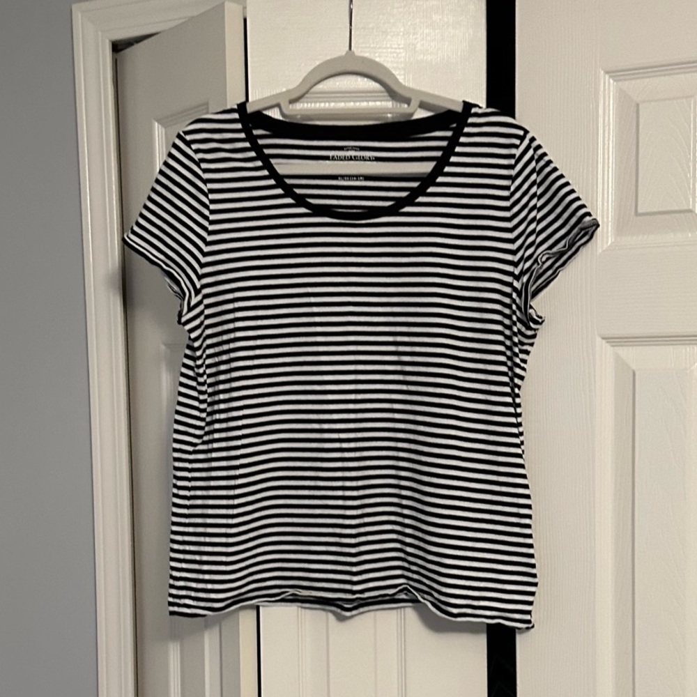 Faded Glory XL b & w tee